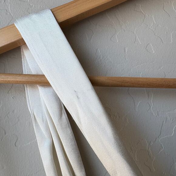 NEW J.‎ Crew Collection Halter Top Rosette Crepe Ivory Satin Blouse Size Small - Picture 4 of 9